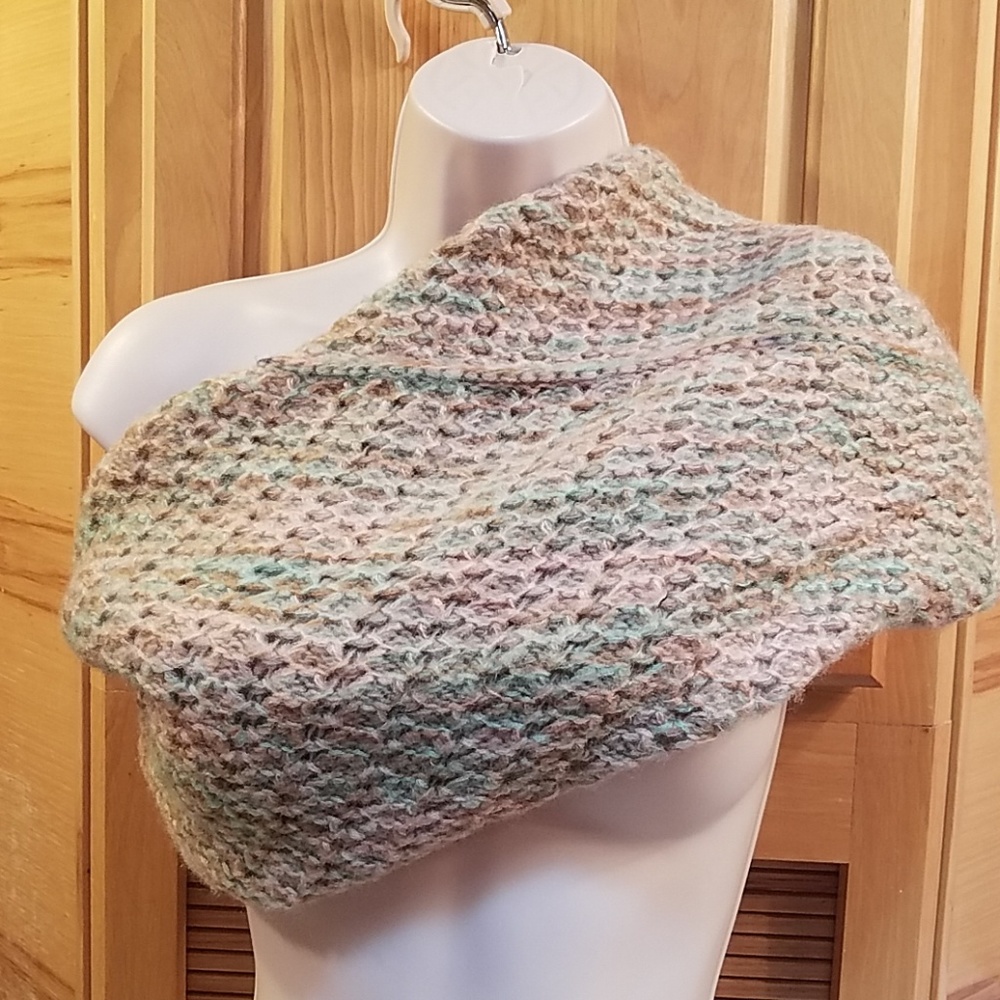 Women's Infinity multi yarn scarf NWT